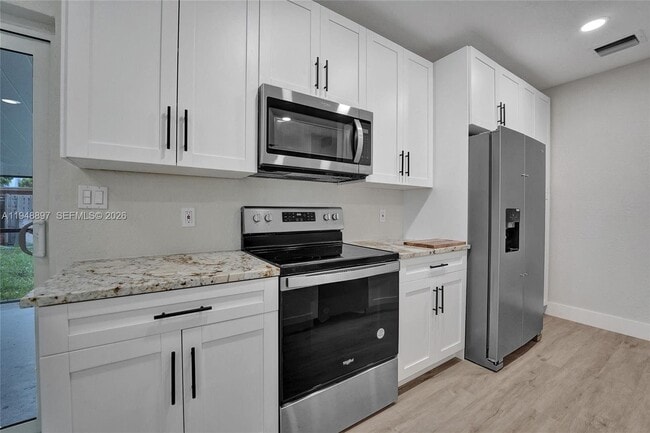 Building Photo - 21021 NE 13th Pl