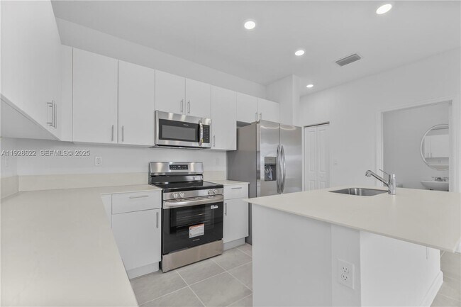 Building Photo - 2498 SE 25th Ct