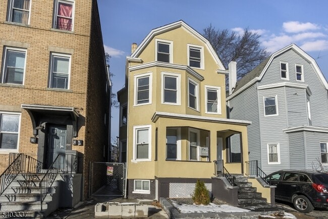 Building Photo - 11 Ellington St