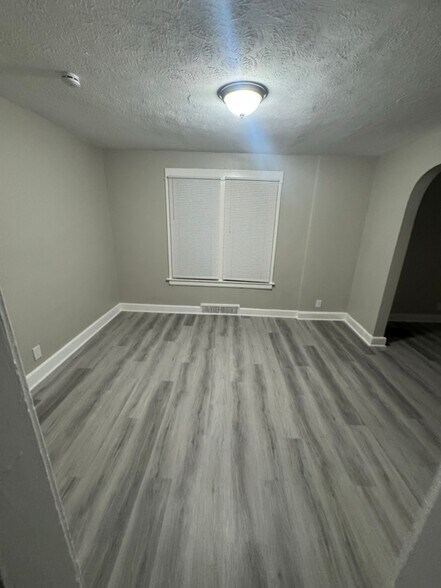 Building Photo - 10908 Grandview Ave