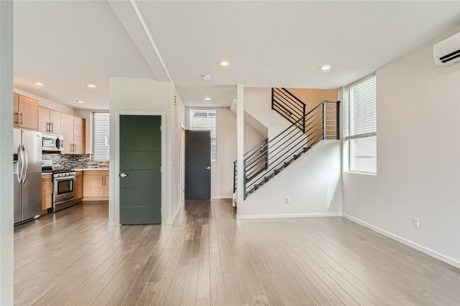 Building Photo - Modern West Seattle Townhome with Rooftop ...