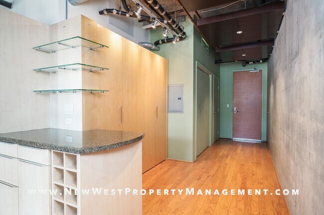 Building Photo - Modern East Village Loft at M2i, Small Pet OK! Available Now!