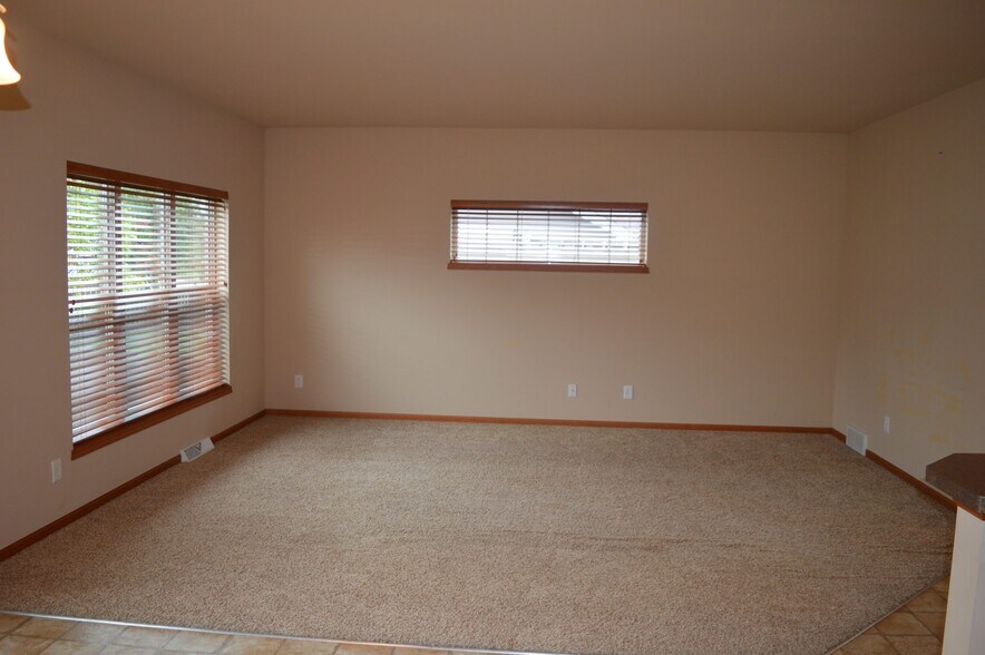 Building Photo - 708 Sundance Dr