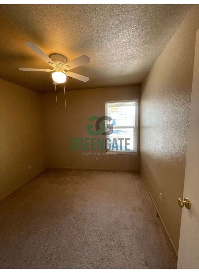 Building Photo - Charming 3 Bedroom 2 Bath Modesto home ava...