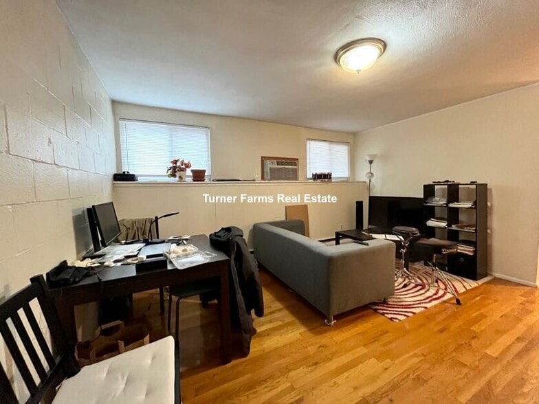 Building Photo - 108 Perkins St