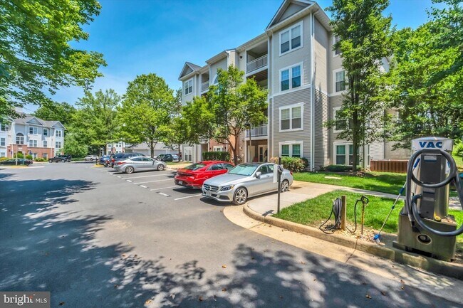 Building Photo - 1516 North Point Dr