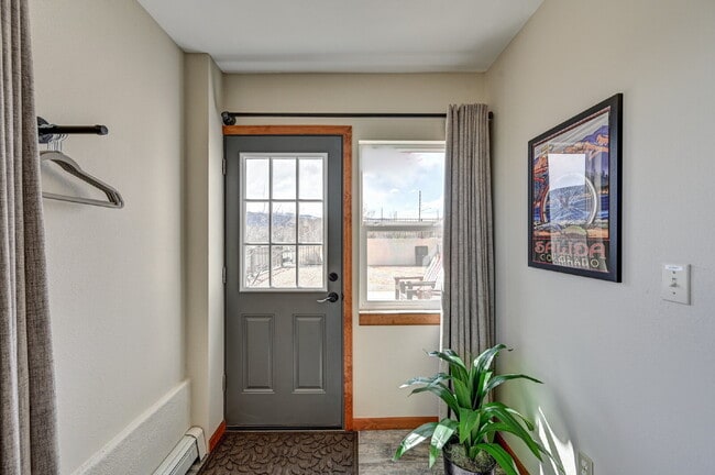 Building Photo - Affordable Luxury 2b/1b in Salida — Utilit...