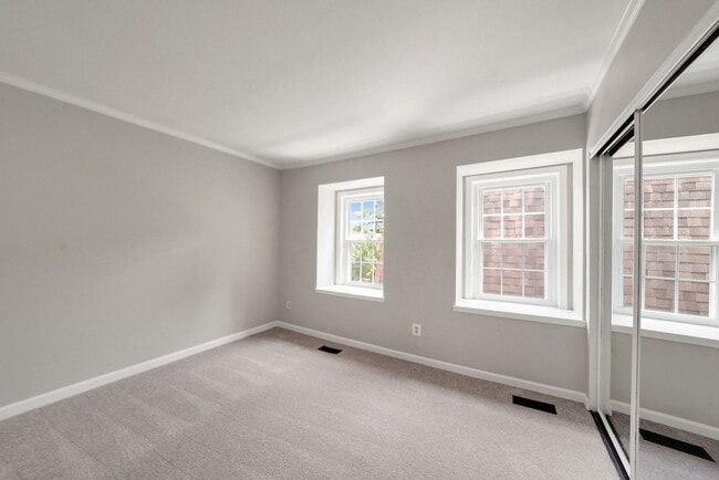 Building Photo - Updated // 3 Bedroom 2 Bathroom Condo // A...