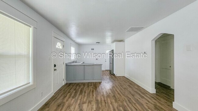 Building Photo - 700 N Moore Rd