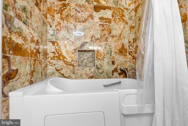 Building Photo - 15316 Pine Orchard Dr