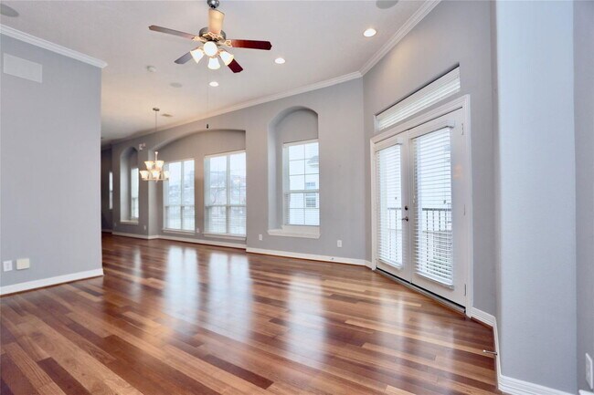 Building Photo - 114 Heights Blvd