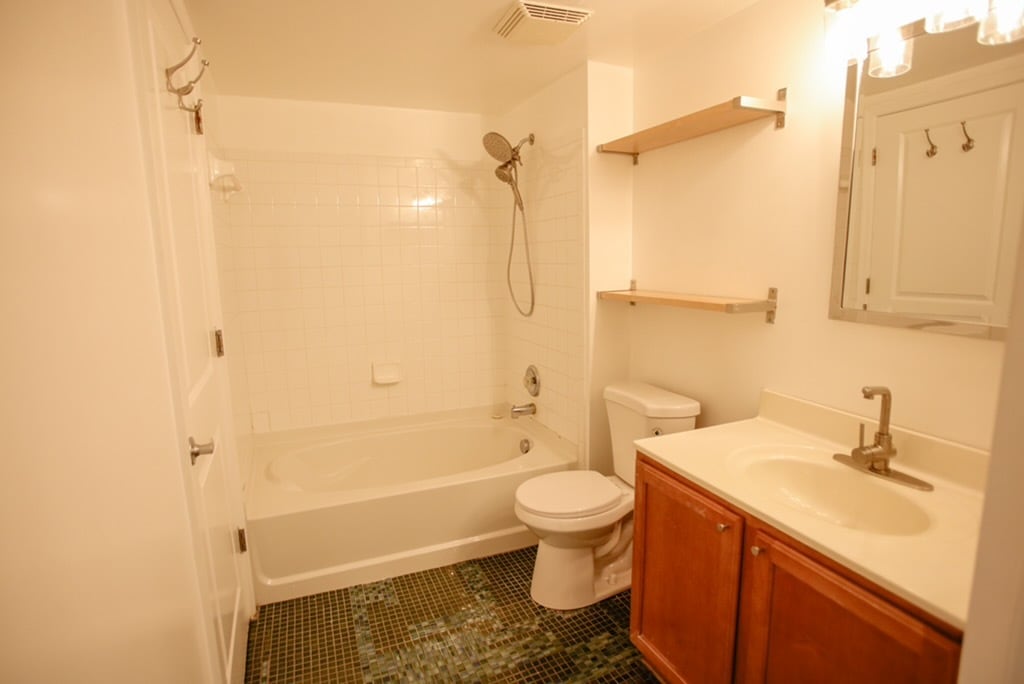 Building Photo - 7915 Eastern Ave