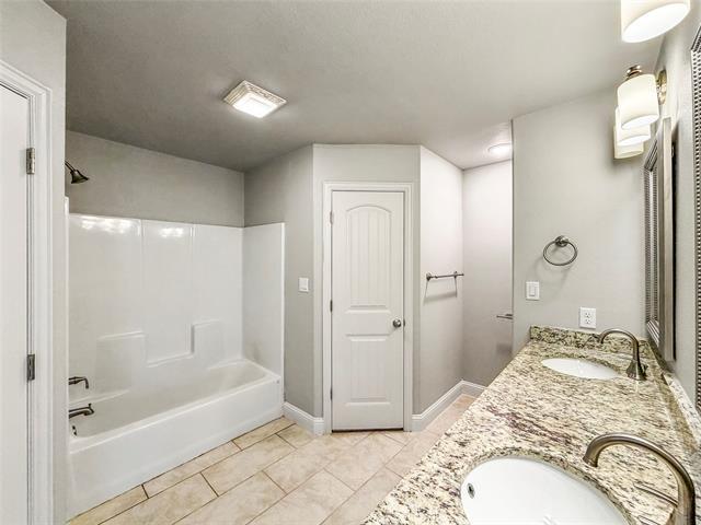 Building Photo - 2800 Orchid Dr