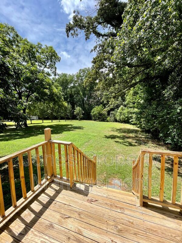 Building Photo - 1419 N Main St