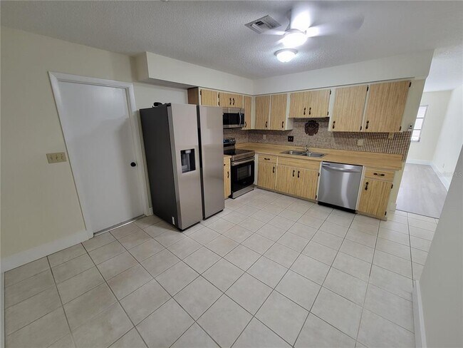 Building Photo - 1028 Lillian St