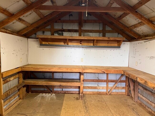 Building Photo - Cute 2 bed/ 1 Bath! Available now!