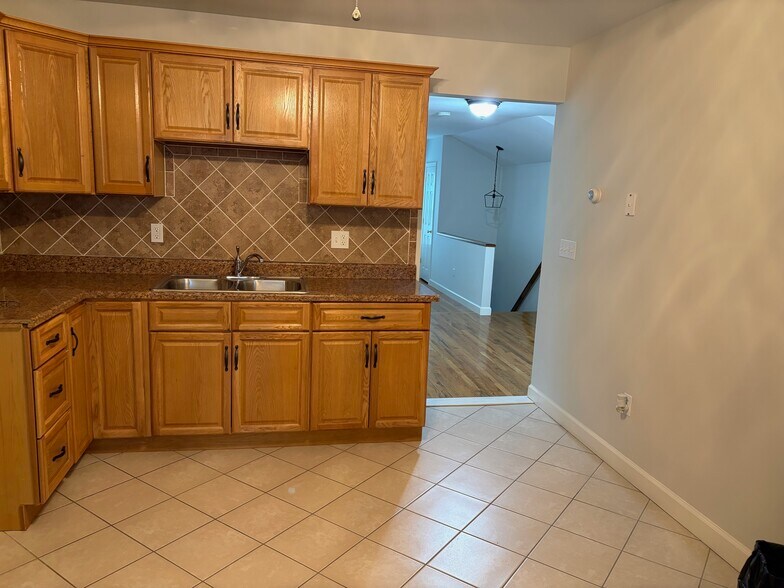 Building Photo - 3 Cottage St