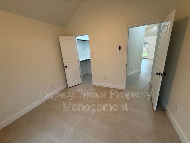 Building Photo - 3802 Juniper Ct