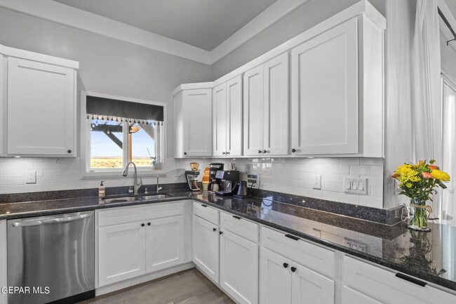 Building Photo - 2332 Tierra Delmonte Dr