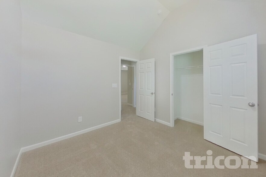 Building Photo - 1131 Delander Ln
