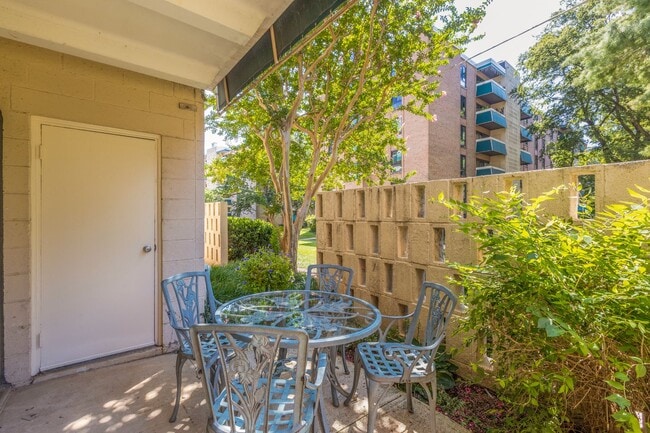 Building Photo - Lafayette Park Condominium | All Utilities Included | Pool, Tennis Court & Clubhouse