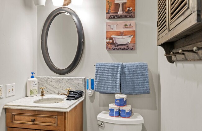 Building Photo - 4955 Hidden Hollow Rd