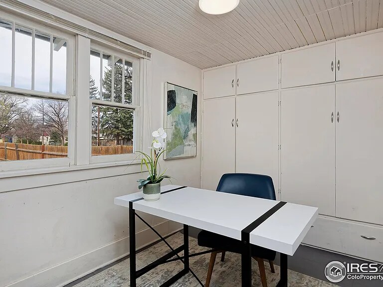 Building Photo - 335 Park St