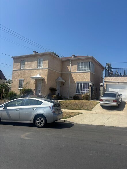 front - 4861 Dockweiler St