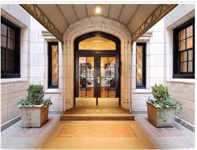 Building Photo - 50 W 67th St