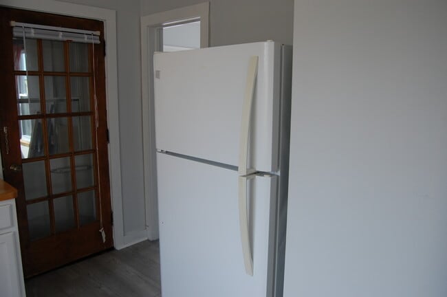 Building Photo - 2011 W Fargo Ave