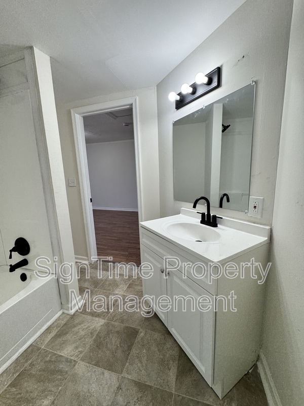 Building Photo - 40 N Conococheague St