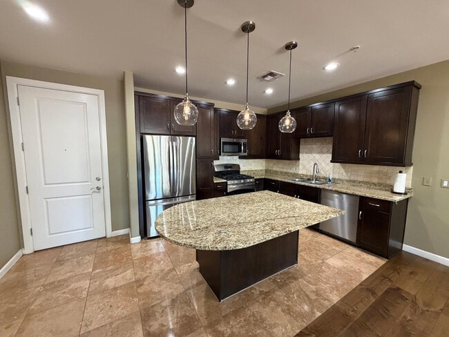 Building Photo - 7291 N Scottsdale Rd