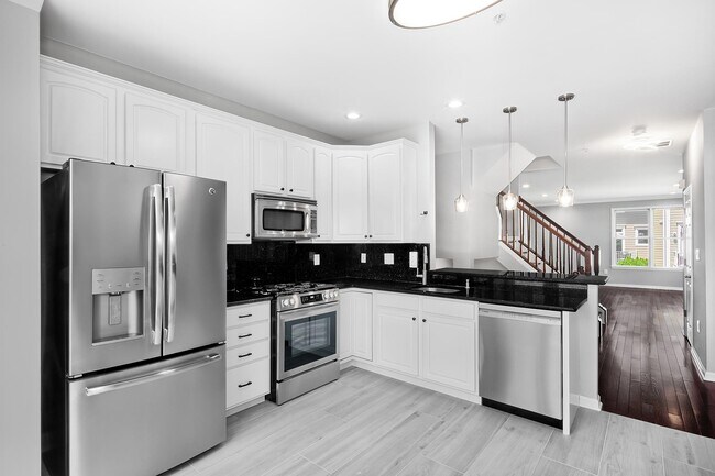 Building Photo - 423 Newburgh Ct