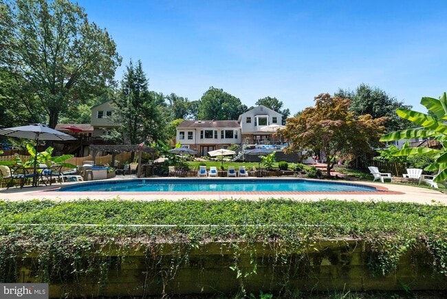 Building Photo - 8121 Briar Creek Dr