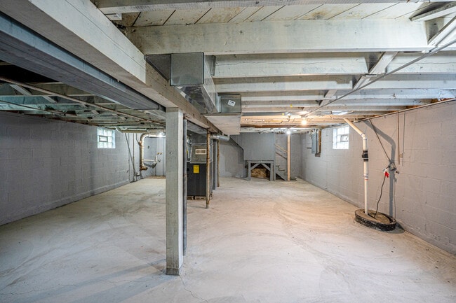 Building Photo - 1108 Magnolia Ave
