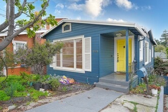 Building Photo - Charming 2 Bedroom Oakland Unit!