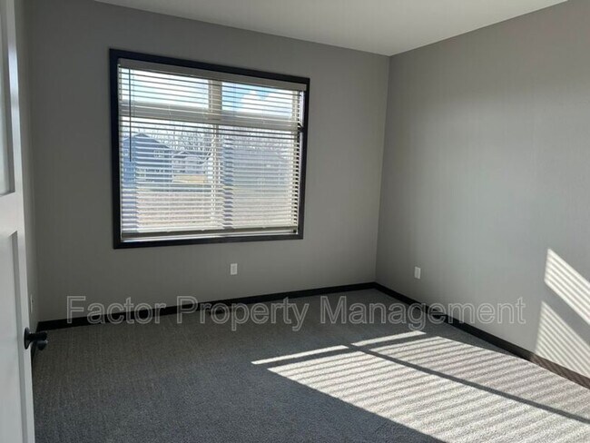 Building Photo - 308 Prairie Rose Trl