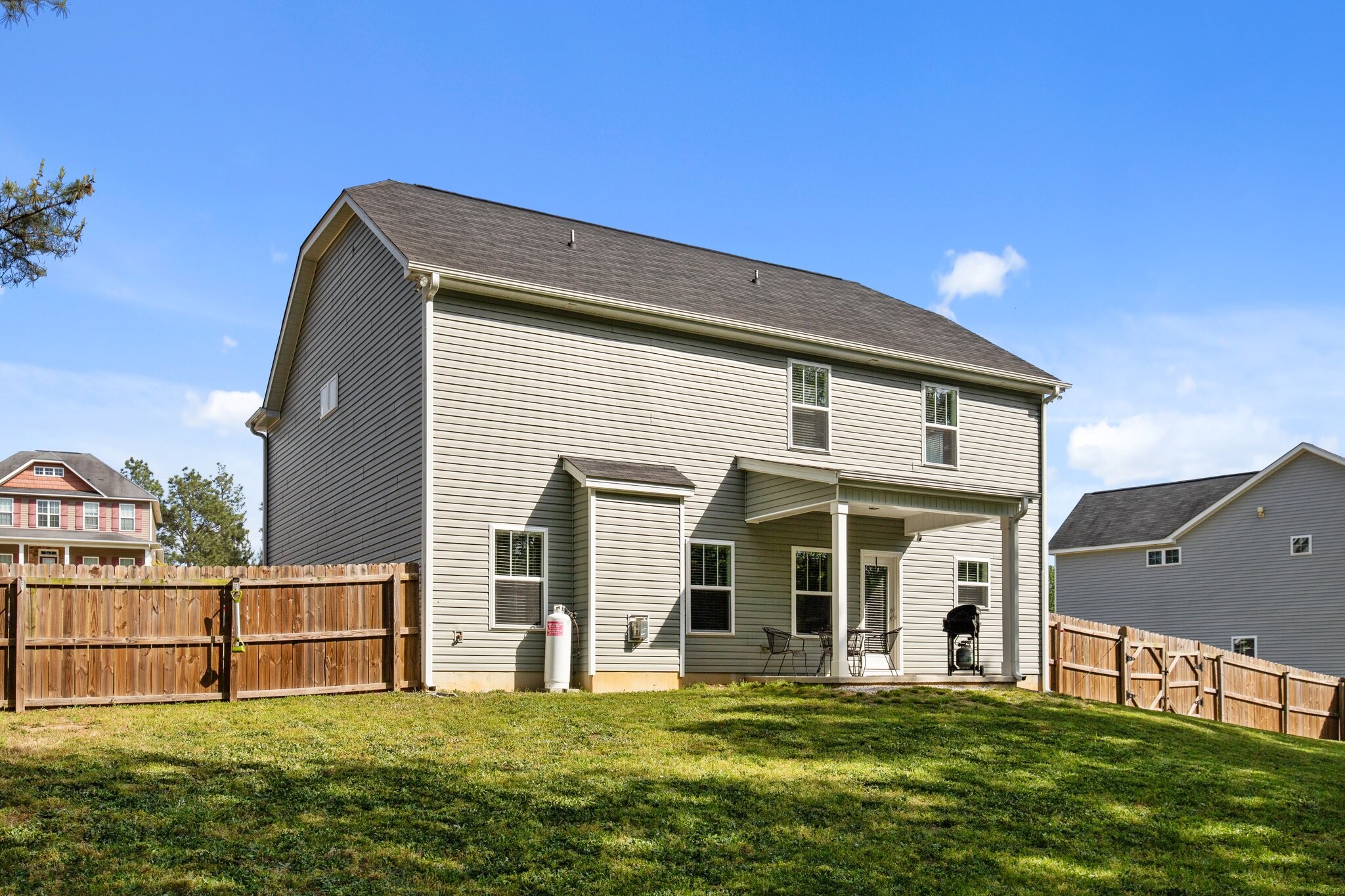 Building Photo - 789 Equestrian Way