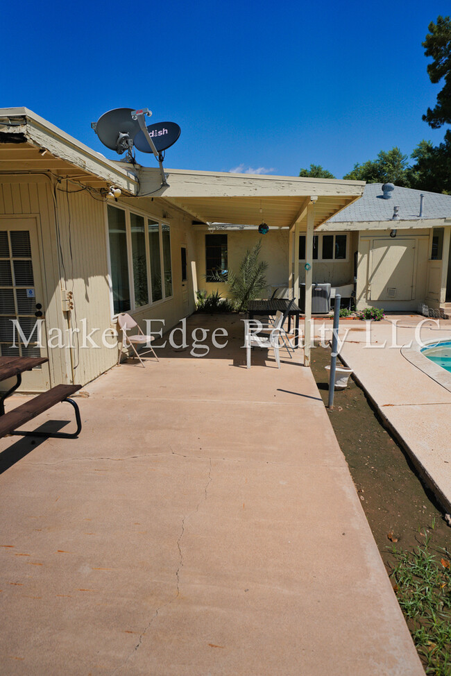 Building Photo - House at Glendale/Central! JOIN THE WAITLI...