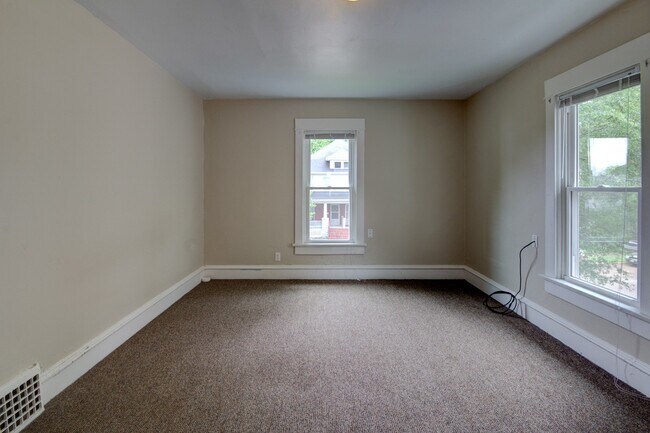 Building Photo - SL AAC1228