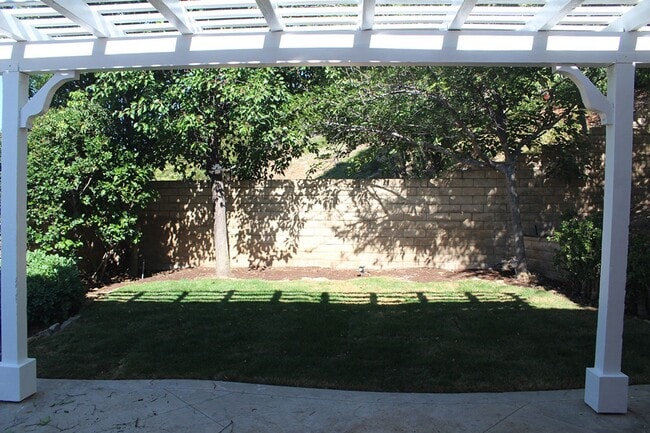 Building Photo - Wonderful 4+3 Bright-Sunny-Open in great Area!