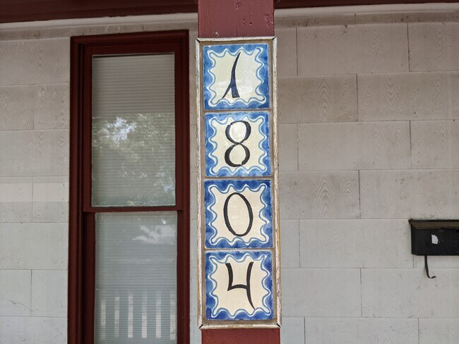 Building Photo - 1804 Mapleton Ave