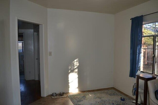 Building Photo - 614/616 Hollister Road