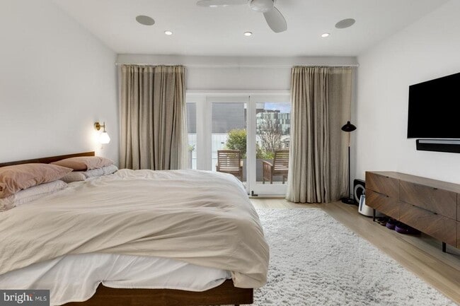 Building Photo - 1108 N Bodine St