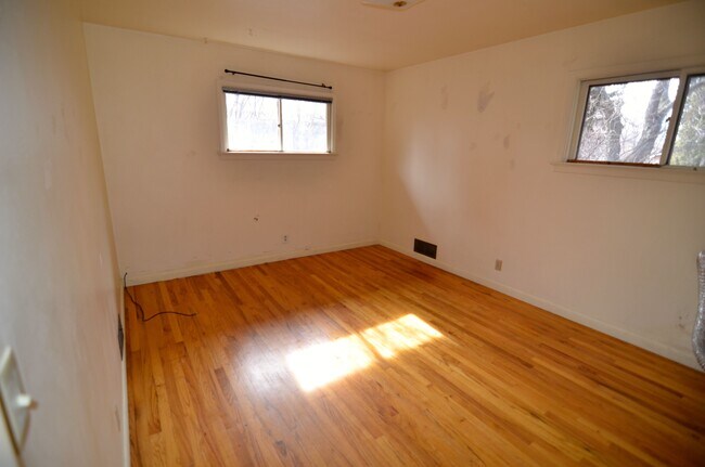 Building Photo - 1223 N 8th Ave