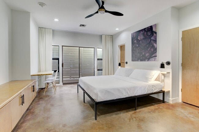 Building Photo - 5002 Milam St