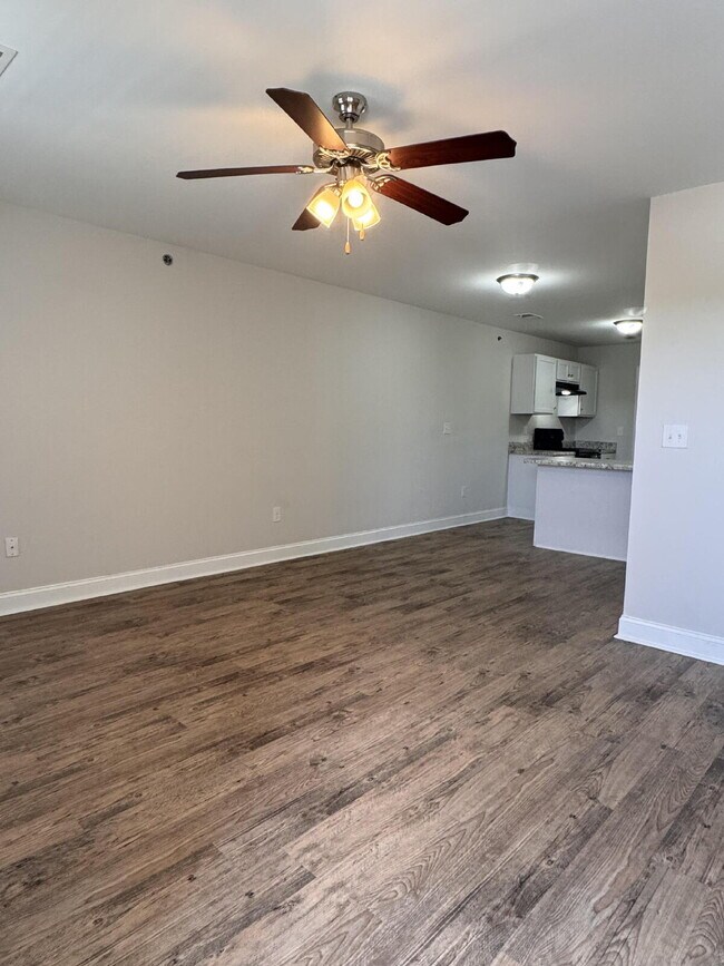 Building Photo - Sign a 12-month lease now and receive the ...
