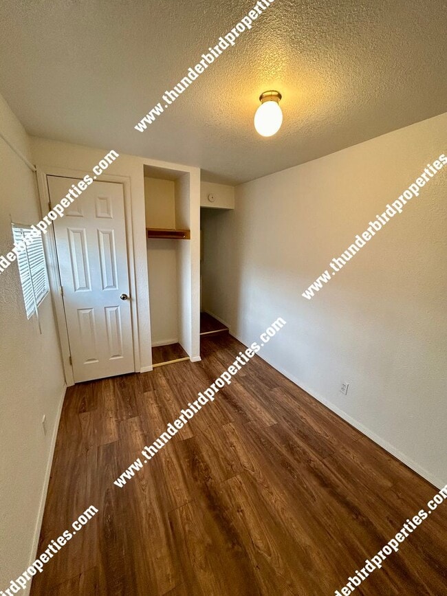 Building Photo - 1 Bedroom, 1 Bathroom near CNM Area Availa...
