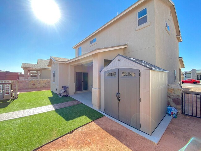 Building Photo - East El Paso 3 bed Refrig A/C w/ Gorgeous ...