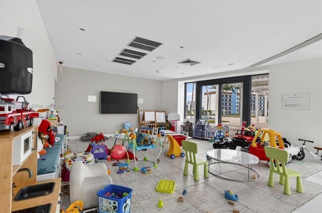 Building Photo - 601 NE 36th St